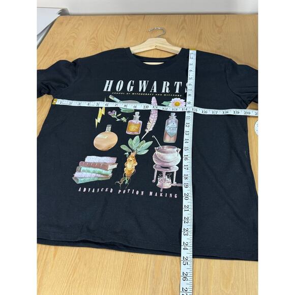 NWT Womens Hogwarts Wizarding World T Shirt Medium Harry Potter Black Potion - Picture 6 of 6